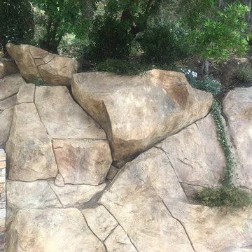 Aménagement d'un talus en faux rochers