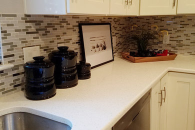 Kitchen - modern kitchen idea in Austin