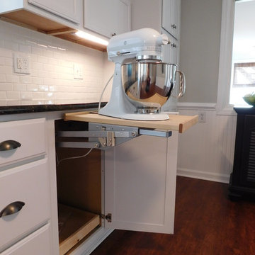 Classic Coastal Kitchen Elegance