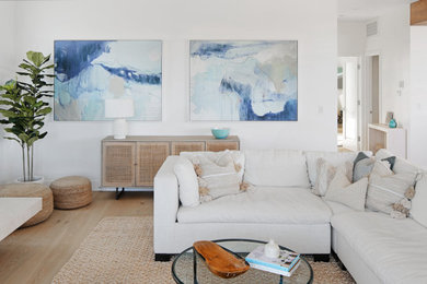 Beach style living room photo in Los Angeles