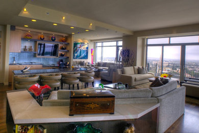 Example of a living room design in Los Angeles