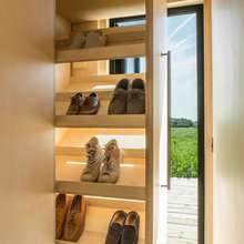 Shoe cabinet