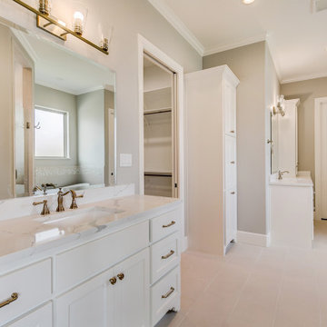 Hill Country Corner Lot - master bath