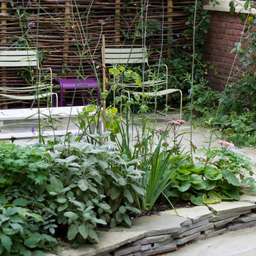 Relaxed urban garden