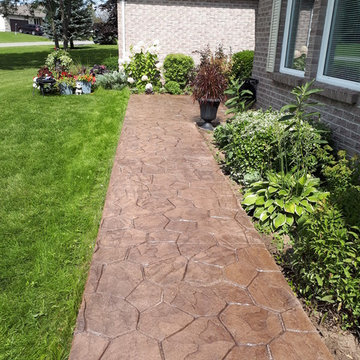 Valley Stamped Concrete random flagstone walkway