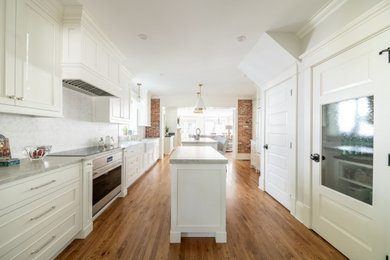 Elegant kitchen photo in Cleveland