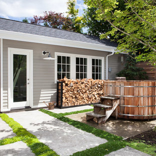 Photo of a small modern home studio in Portland with yellow walls and a freestanding desk.