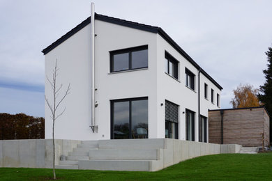 Mittelgroße Moderne Terrasse mit Markisen in München
