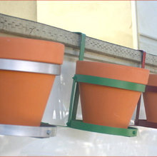 COLORFUL HANGERS
