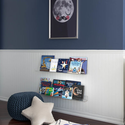 Example of a mid-sized trendy home design design in Toronto