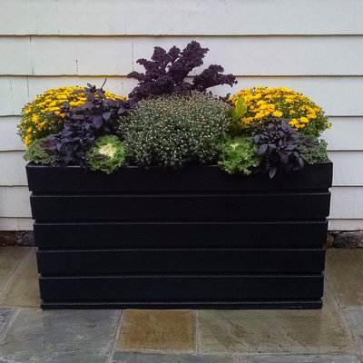 Классический Дворик by Austin Ganim Landscape Design, LLC