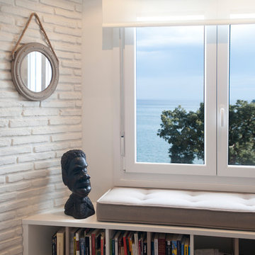 Diseño interior de vivienda con vistas al mar