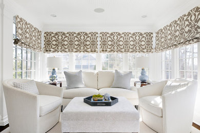 Example of a family room design in New York