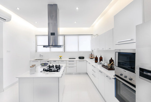 Modern Kitchen by Prachi Damle Photography