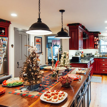 My Houzz: Traditional Christmas Charm in an Updated 1840s Home