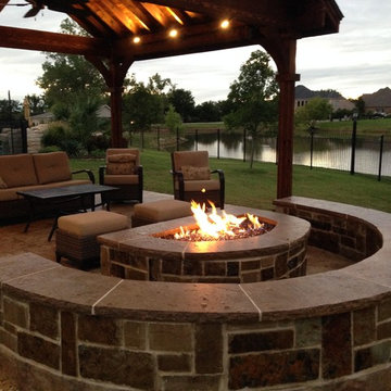Fire Pit w/Stone Seating Surround