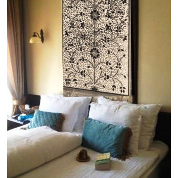Mogul art in contemporary setting