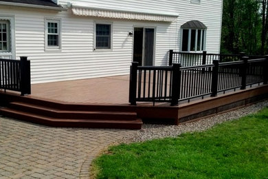Inspiration for a timeless deck remodel in New York