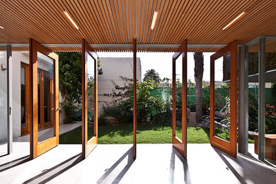 Design ideas for a contemporary entryway in Los Angeles.