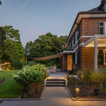 NEUES LICHT IN ALTEN KRONEN