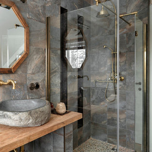 Rustikale Badezimmer mit Waschtisch aus Holz Ideen, Design & Bilder