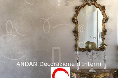 Esempio di un ampio ingresso o corridoio eclettico
