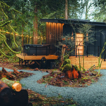 Luxury Tiny Home in Washington & Muzata Cable Railing