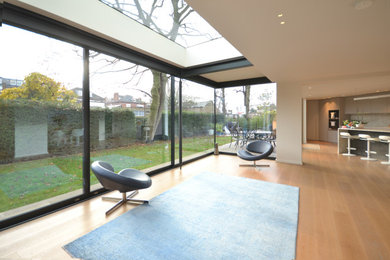 Medium sized contemporary home in London.