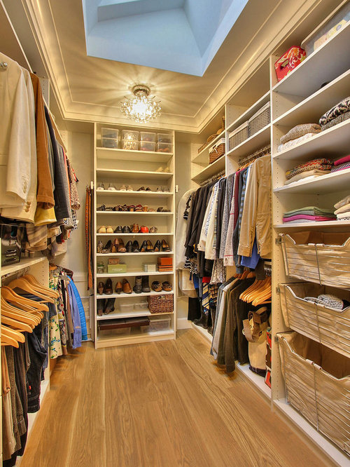 Mid-Sized Walk-In Closet Design Ideas, Remodels & Photos