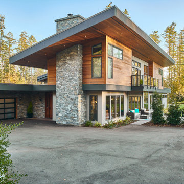Modern Westcoast Mountain Lodge