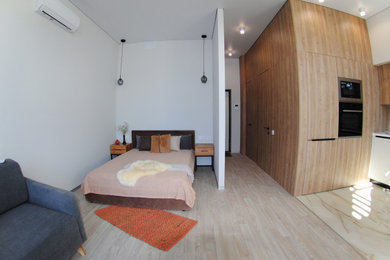 Стильный дизайн: спальня среднего размера в современном стиле с серыми стенами и полом из керамогранита - последний тренд