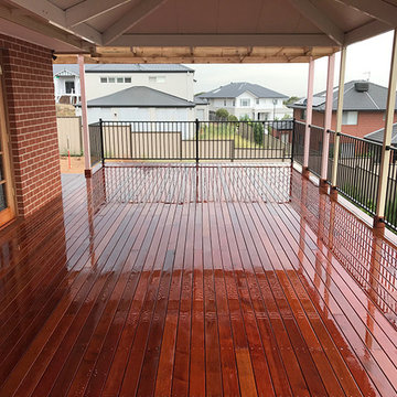 Merbau deck with black balustrade and timber slatted pergola