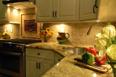 Example of a classic kitchen design in New York