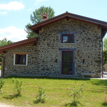 Ristrutturazione di una villa in pietra in collina a Chiuppano (Vicenza)