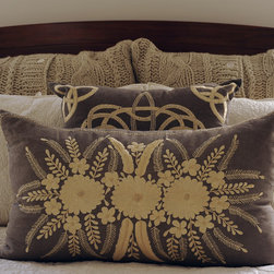24th Street  |  Santa Monica, CA - Bed Pillows