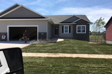 Design ideas for a front yard landscaping in Cedar Rapids.