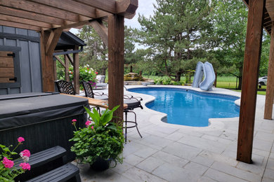 Elegant pool photo in Toronto