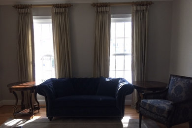 Elegant living room photo in Bridgeport