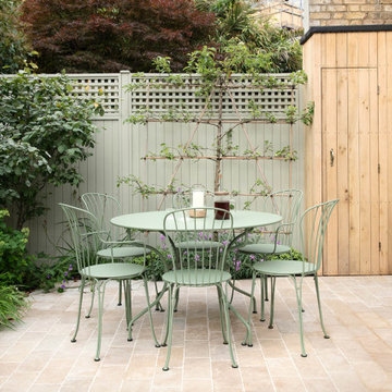 Joanna Archer Case Study: Family Courtyard With RHS Prestige Trellis And Fencing