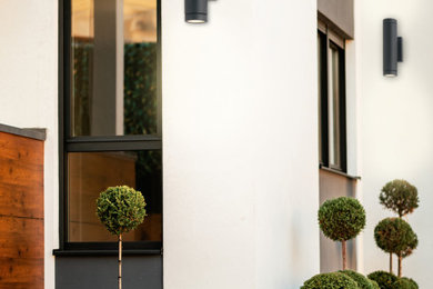 Inspiration for a modern patio remodel in Los Angeles