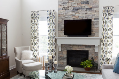 Inspiration for a timeless living room remodel in New York