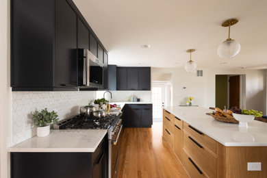 Example of a kitchen design in Chicago
