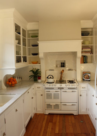 Shabby-chic Style Kitchen by Kelly and Abramson Architecture