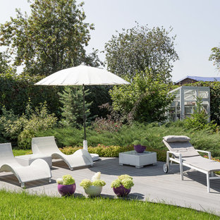 Photo of a mid-sized contemporary courtyard full sun garden for summer in Other with decking.