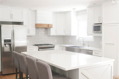 Example of a cottage kitchen design in Toronto