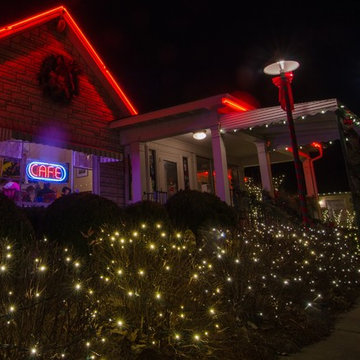 Lighting Nashville's famed Loveless Cafe in honor of the season!