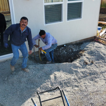 Diamonf Design Flatwork & 100 ft retaing wall