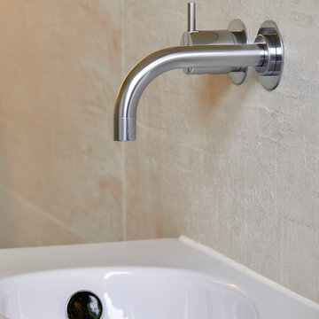 Contemporary Penthouse en-suite in Kingston