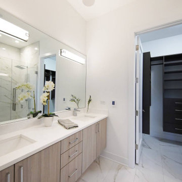 Bathroom/ Restroom
