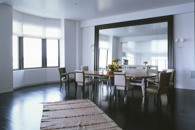 Example of a classic dining room design in New York